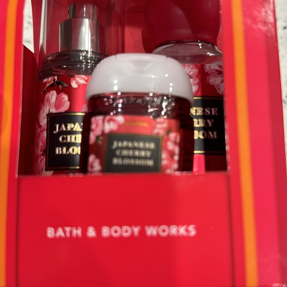 Bath and Bodyworks Japanese Cherry gift set - Picture 3 of 7